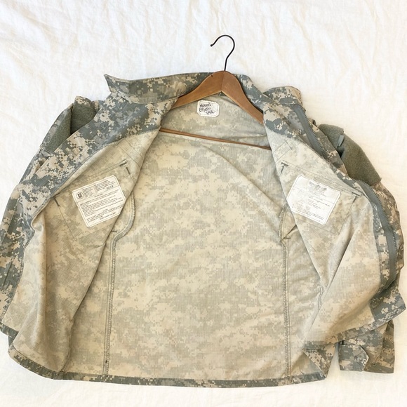U.S. Army Combat Uniform Jacket / Shirt in Short - Picture 9 of 15